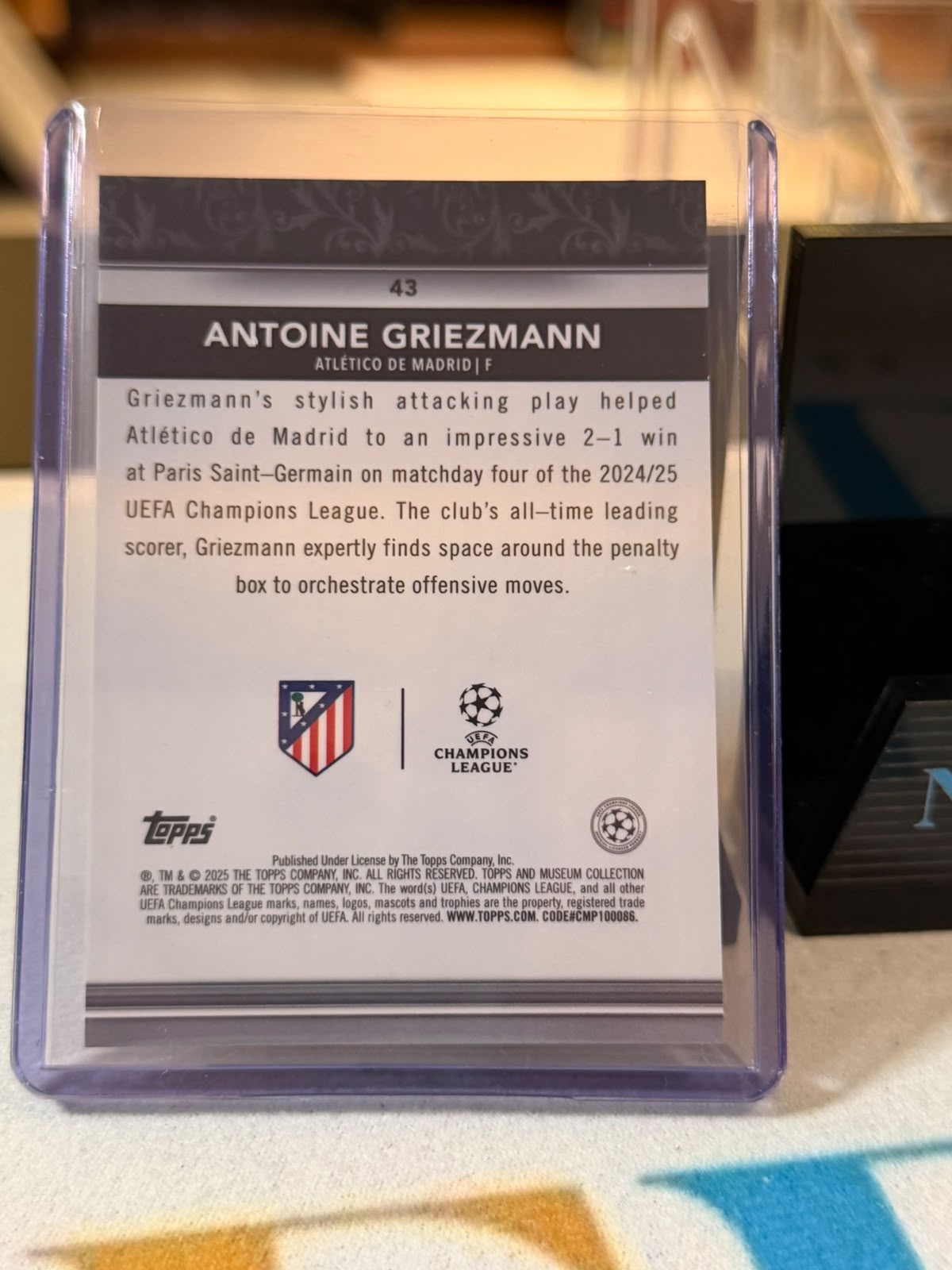 Antoine Griezmann 45/50 Gold Parallel – 2024-25 Topps Museum Collection UEFA Club… – Atlético Madrid trading card, back