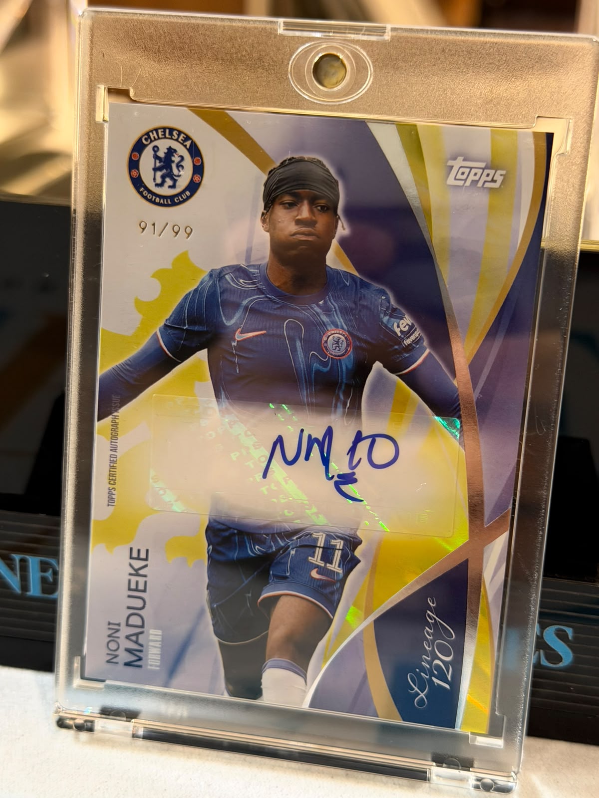 Noni Madueke 91/99 Lineage Autograph – Topps Lineage Chelsea 120-Year Anniversary – Chelsea trading card, front