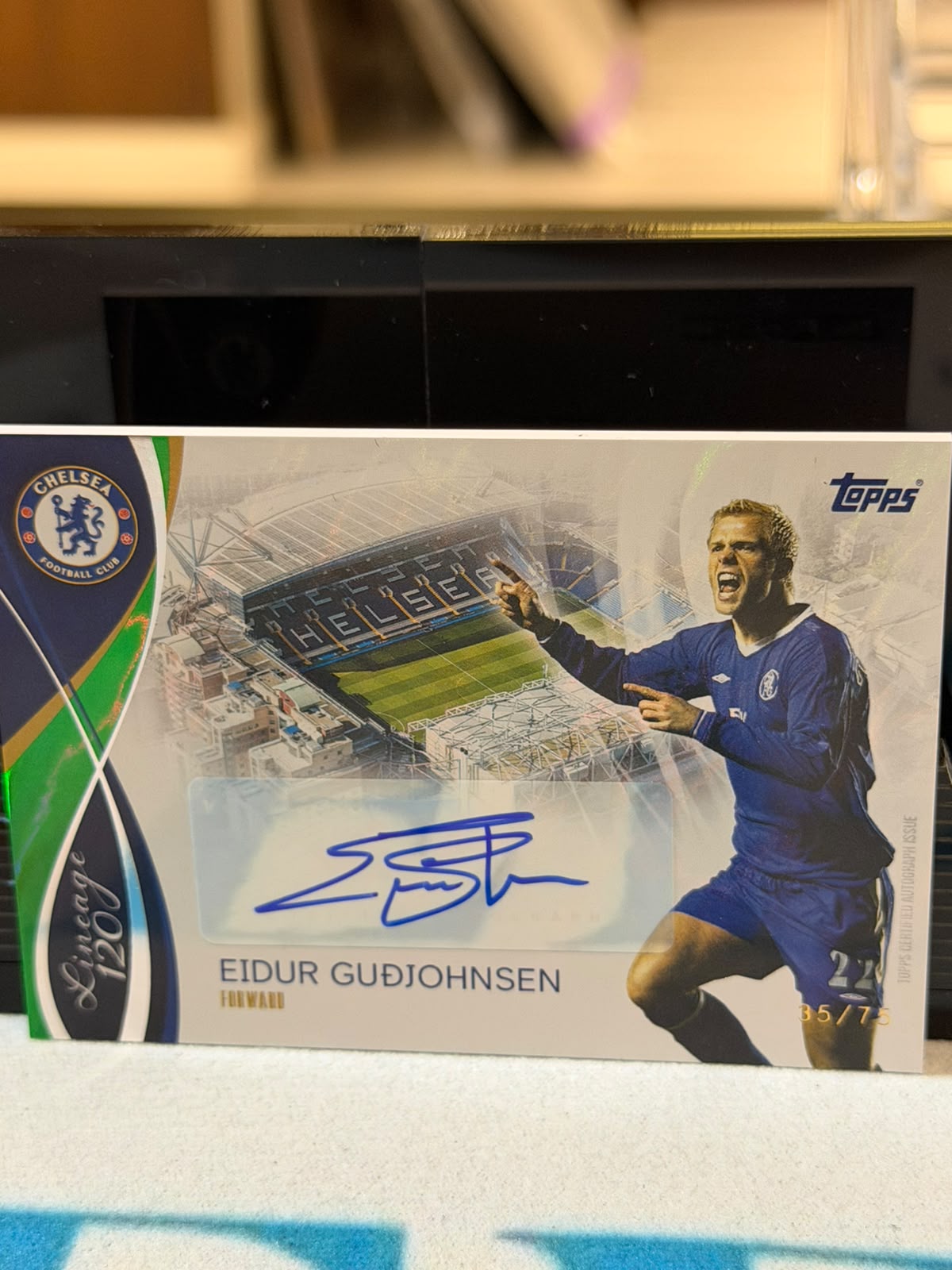 Eidur Guðjohnsen 35/75 Lineage Autograph – Topps Lineage Chelsea 120-Year Anniversary – Chelsea trading card, front