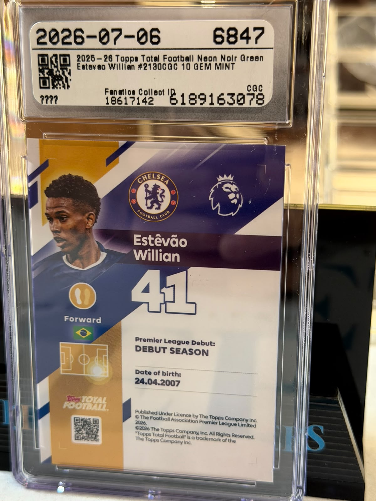 Estêvão Willian 11/75 Neon Noir Green RC – 2025-26 Topps Total Football (CGC 10) – Chelsea trading card, back