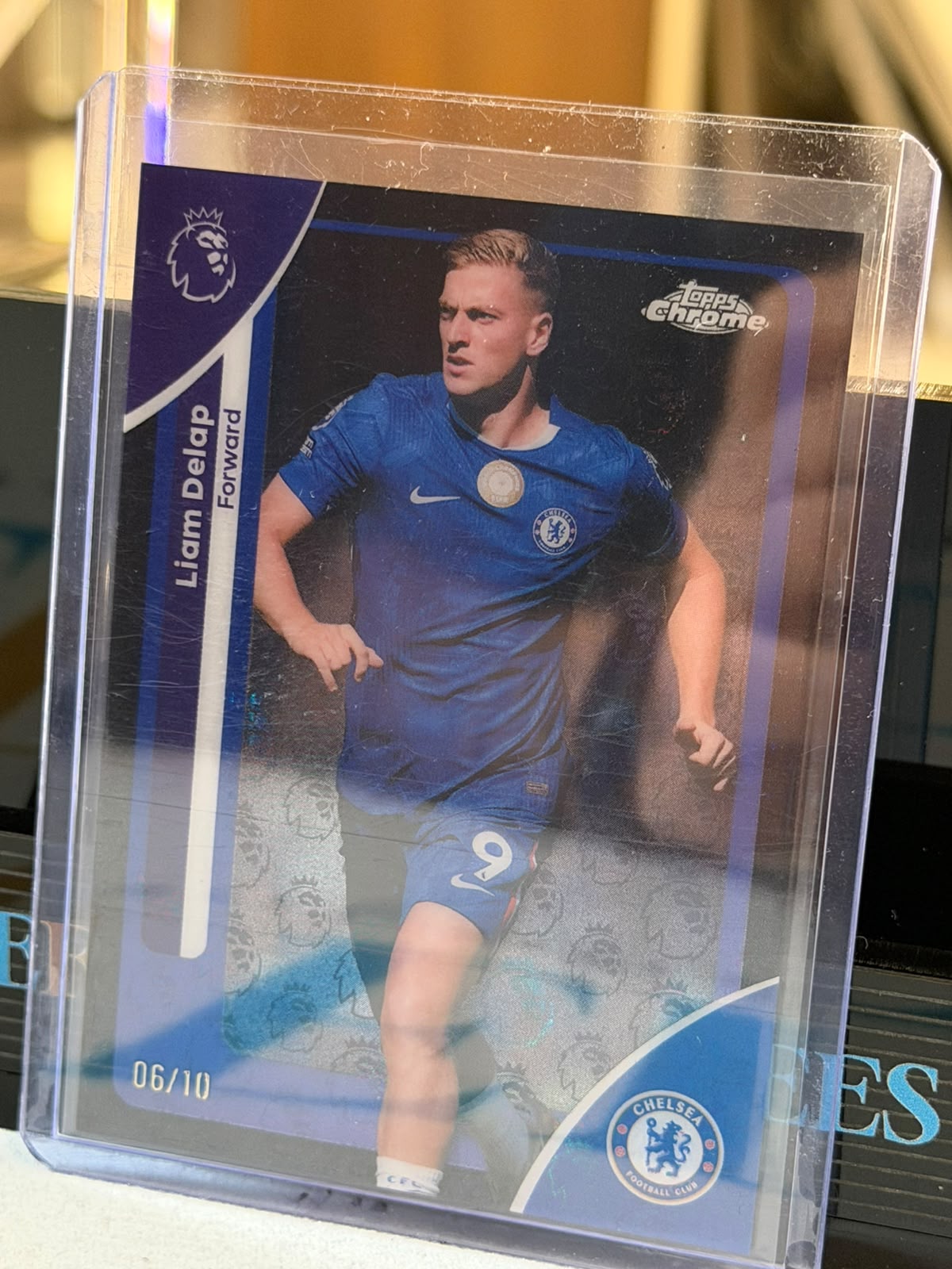 Liam Delap 06/10 Blue Refractor – Topps Chrome Premier League – Chelsea trading card, front