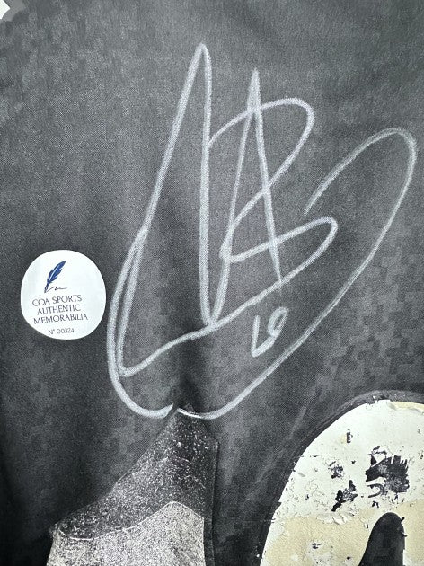 Van Nistelrooy Signed Manchester United Shirt, emblem detail