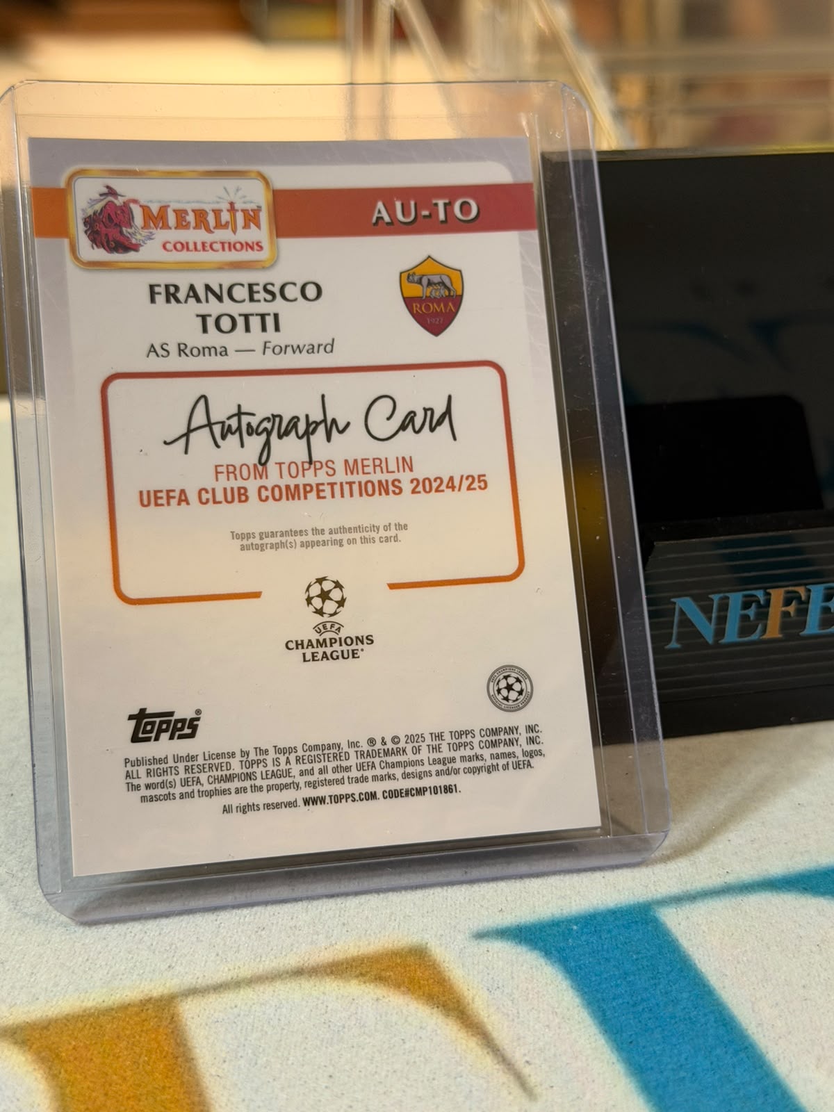 Francesco Totti Autograph Card Green Parallel – 2024-25 Topps Merlin Collections UEFA – AS Roma trading card, back