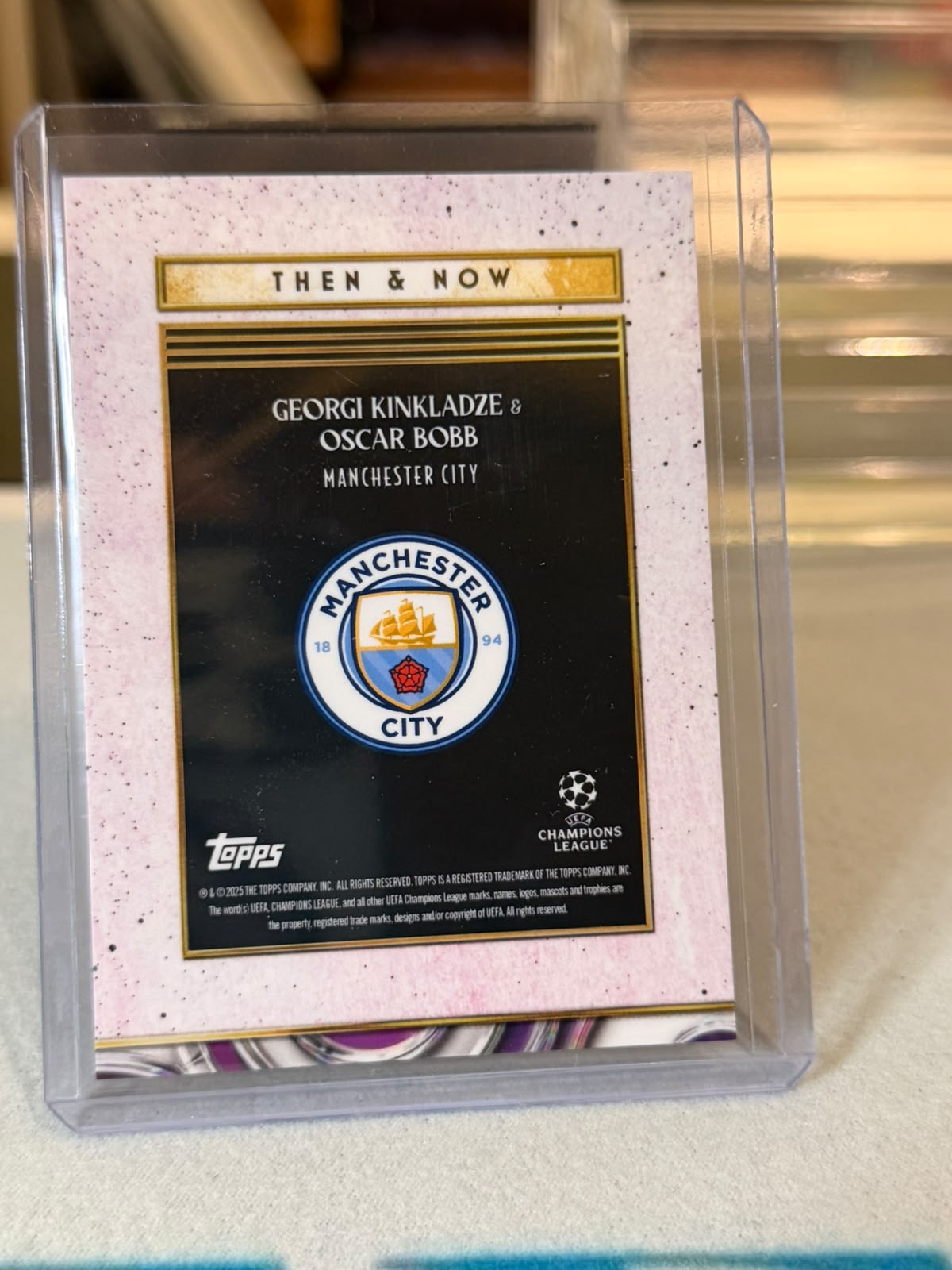 Georgi Kinkladze & Oscar Bobb 21/50 – Deco Then & Now (Purple) – 2024-25 Topps Deco UEF… – Manchester City trading card, back