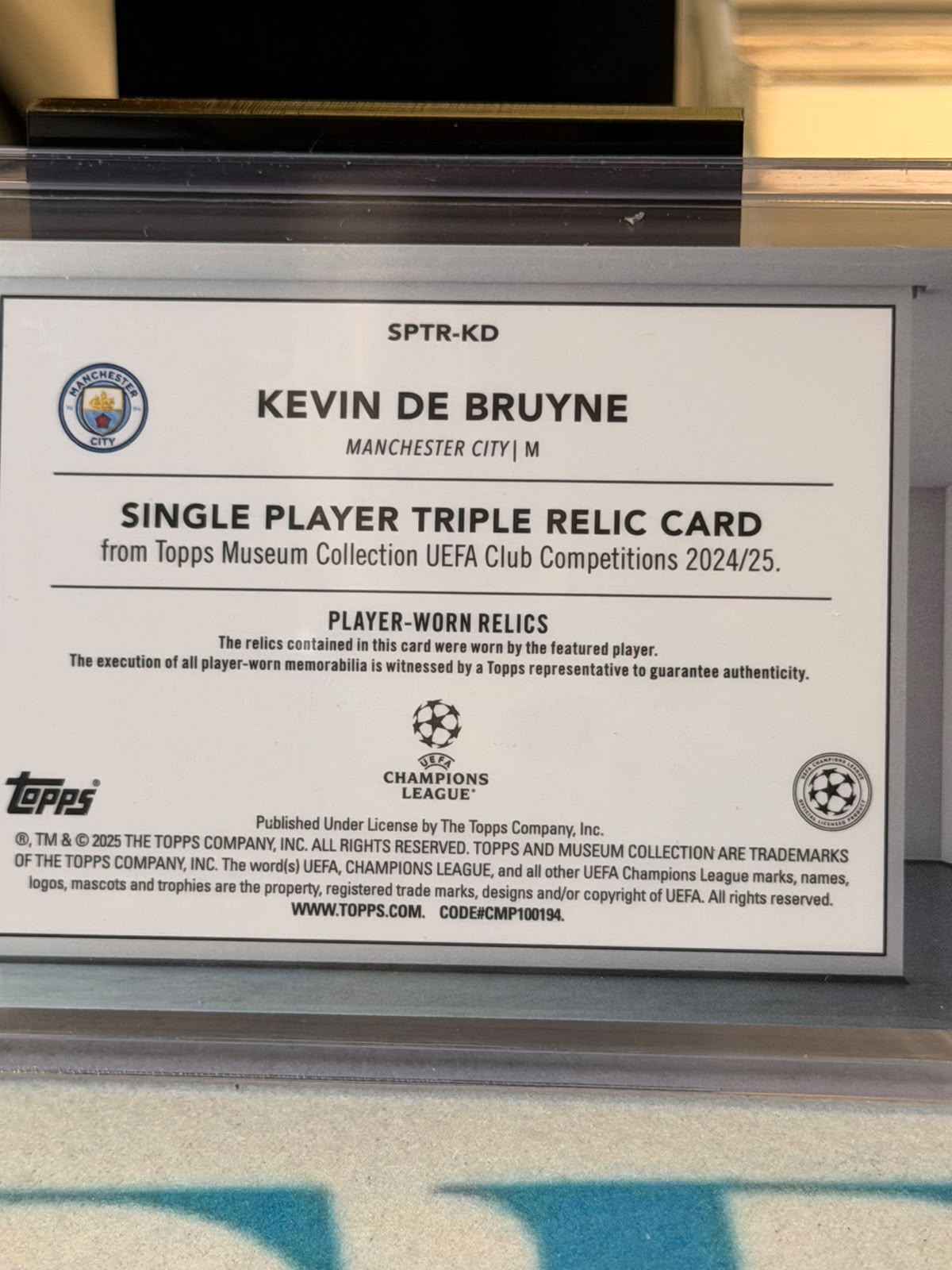Kevin De Bruyne 13/25 – Single Player Triple Relic – 2024-25 Topps Museum Collection UE… – Manchester City trading card, back