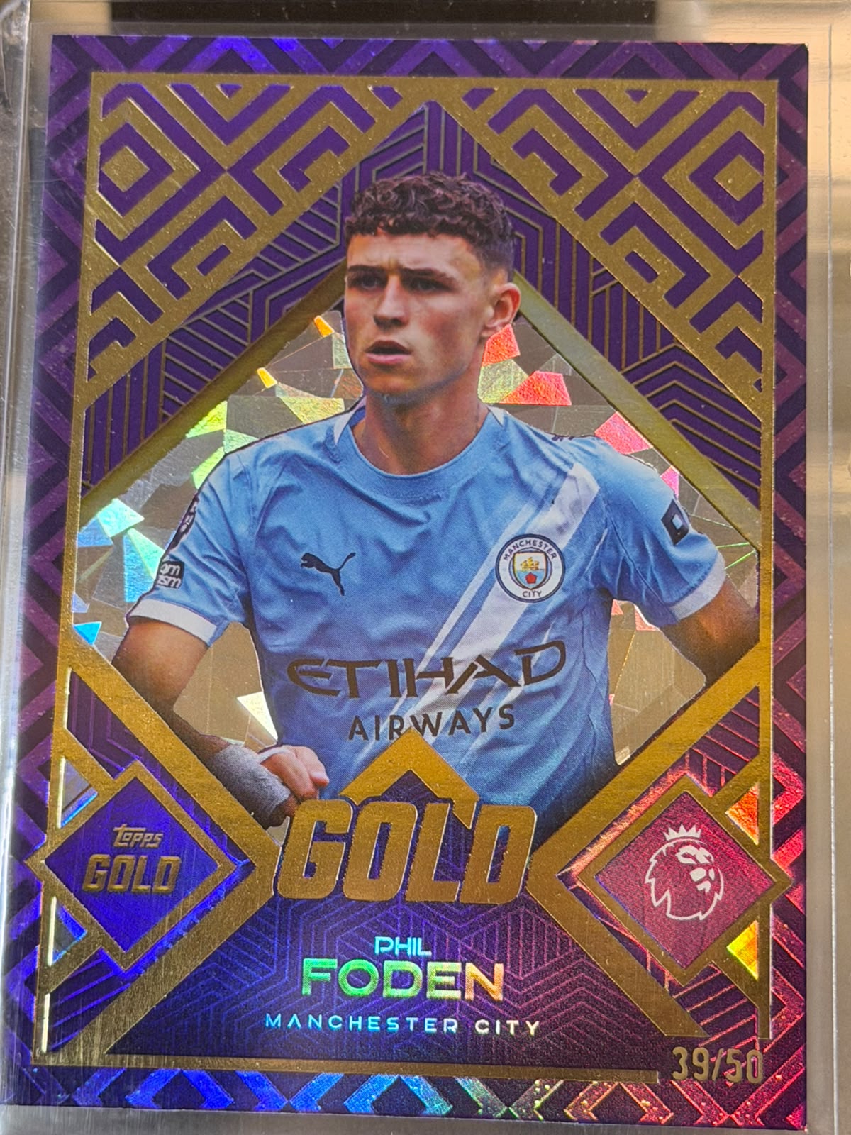 Phil Foden 39/50 – Gold – 2025-26 Topps FC Manchester City – Manchester City trading card, front