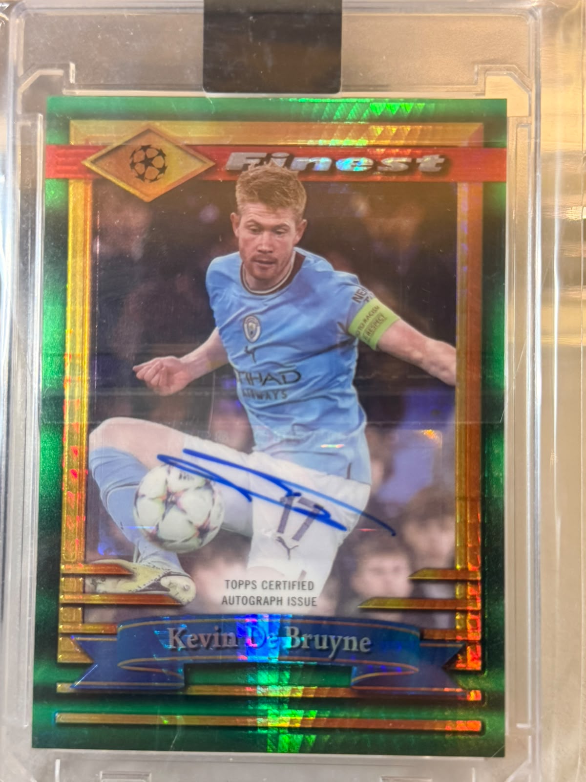 Kevin De Bruyne 01/35 – Autographs – 2022-23 Topps Finest Flashbacks UEFA Club Competi… – Manchester City trading card, front