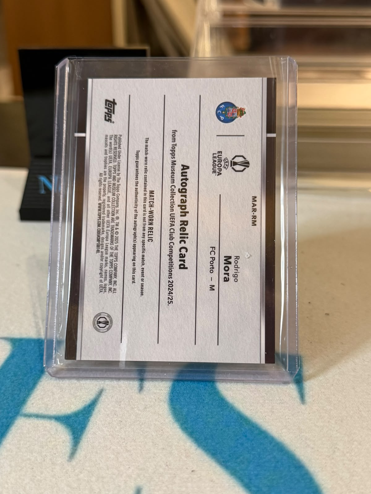 Rodrigo Mora 21/75 #MAR-RM – Autograph Relic (Sapphire) – 2024-25 Topps Museum Collection UEFA… – FC Porto trading card, back