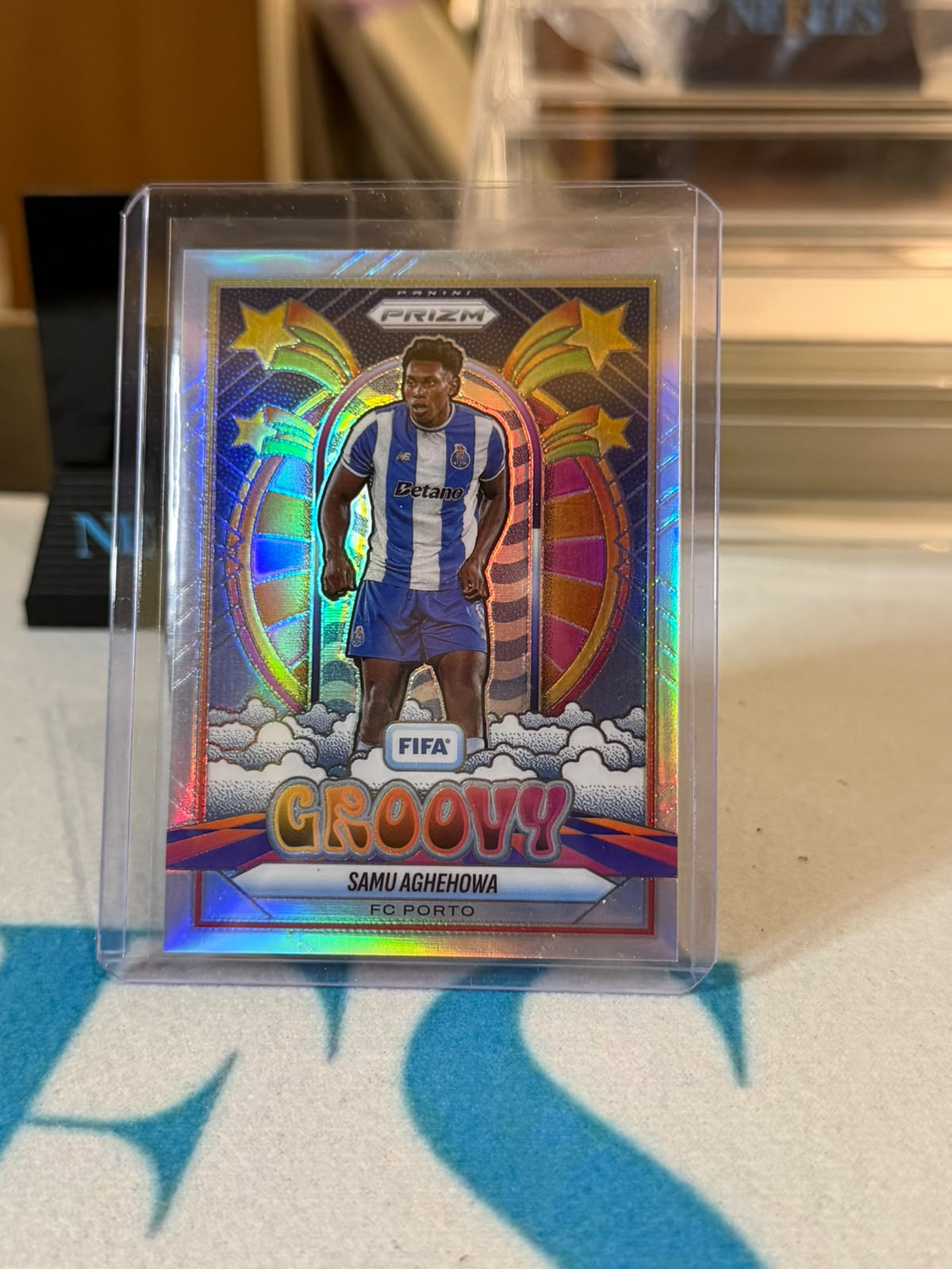 Samu Aghehowa #6 – Groovy Insert – 2025-26 Panini Prizm FIFA Soccer – FC Porto trading card, front