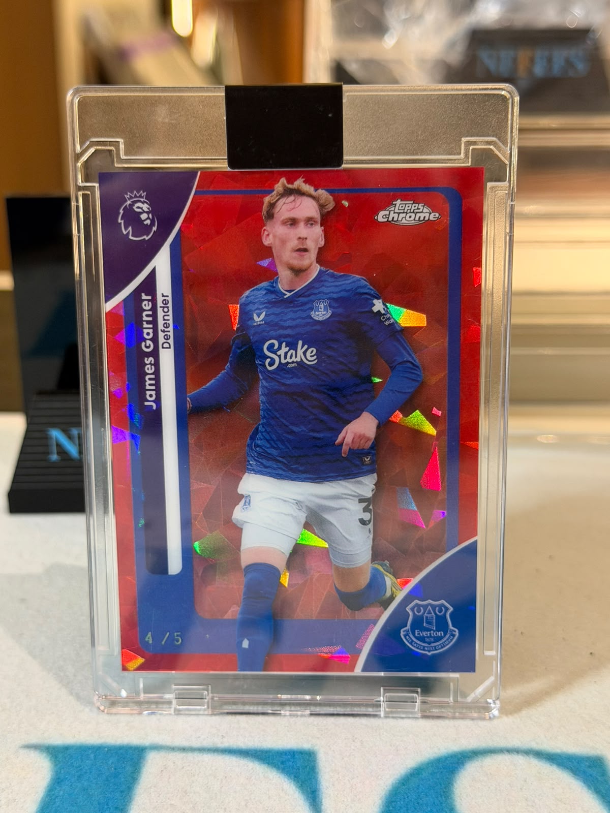 James Garner 4/5 Red Geometric Refractor – 2025-26 Topps Chrome Premier League – Everton trading card, front