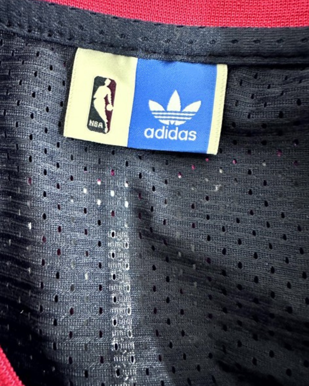 Hakeem Olajuwon Signed Houston Rockets Jersey, NBA patch detail