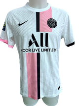 Lionel Messi Signed PSG Away Shirt 2021/22, signature detail