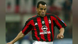 Additional view of the Nike boot signed by former AC Milan star Cafu