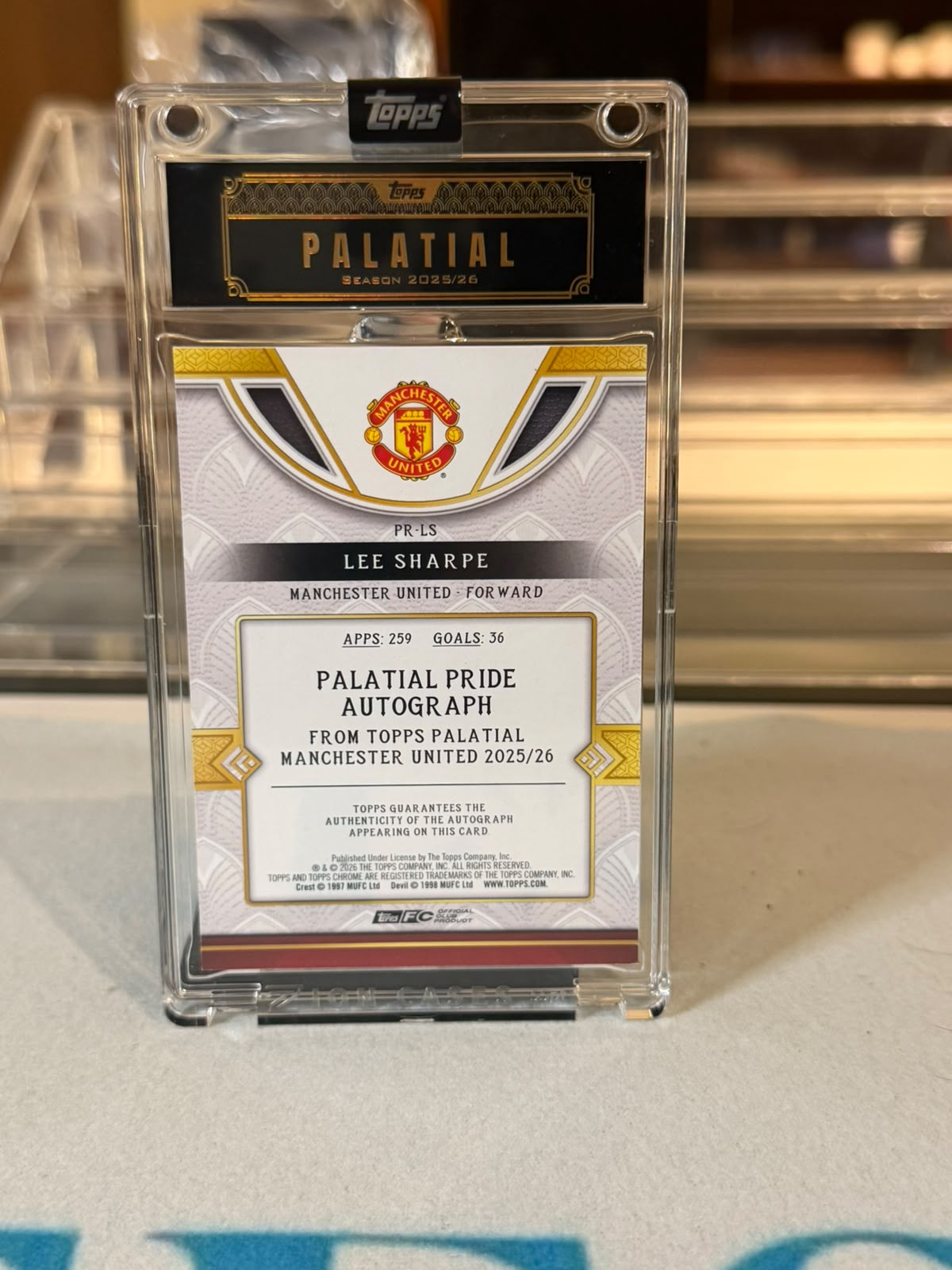Lee Sharpe Manchester United 2025/26 Topps Palatial Palatial Pride Autograph card #PR-LS true 1/1 back