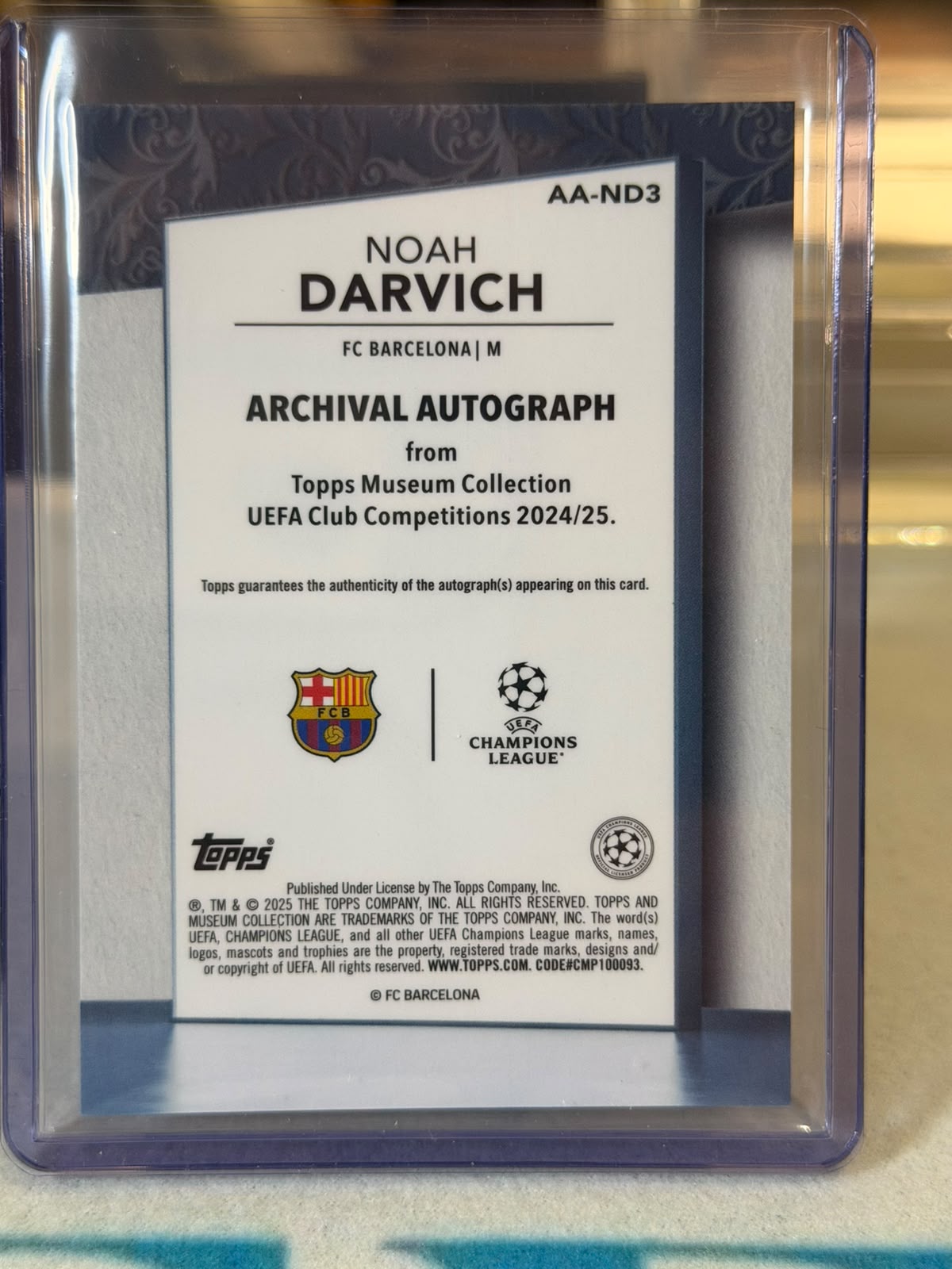 Noah Darvich 06/75 Archival Autograph – Topps Museum Collection UEFA Club Competitions 2024/25 – FC Barcelona trading card, b