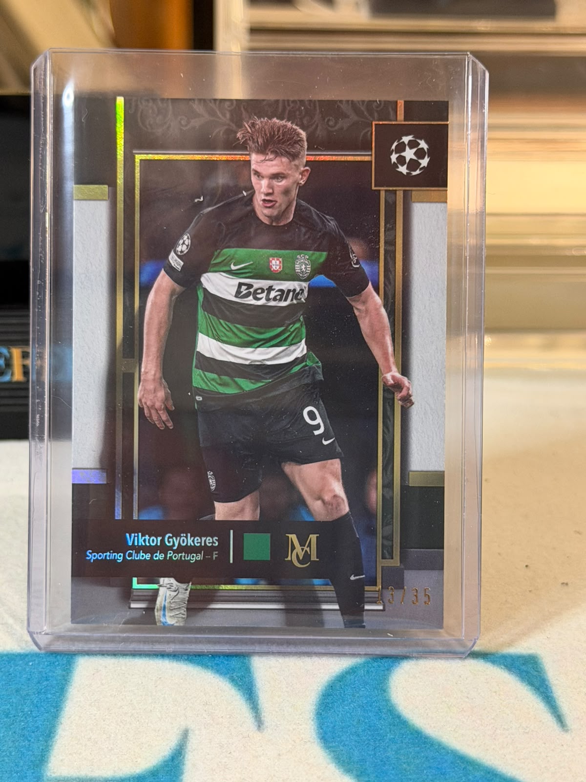 Viktor Gyokeres 13/35 Amber base #44 2024/25 Topps Museum Collection UEFA – Sporting CP trading card, front