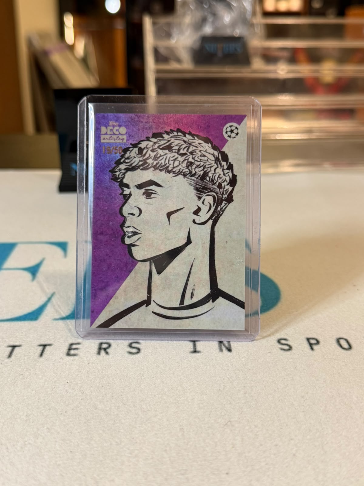 Lamine Yamal 19/50 Deco Artistry (sketch-art style) – 2025 Topps Deco – FC Barcelona trading card, front