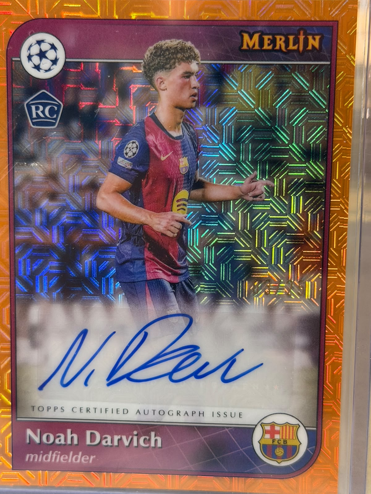 Noah Darvich Rookie Autograph, orange mosaic parallel – Topps Merlin UEFA Club Competitions 2024/25 – FC Barcelona trading ca