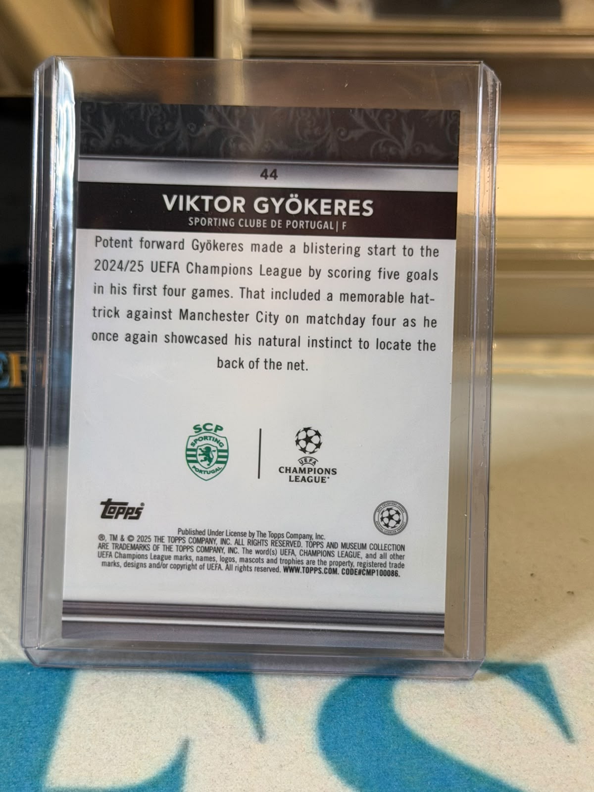 Viktor Gyokeres 13/35 Amber base #44 2024/25 Topps Museum Collection UEFA – Sporting CP trading card, back