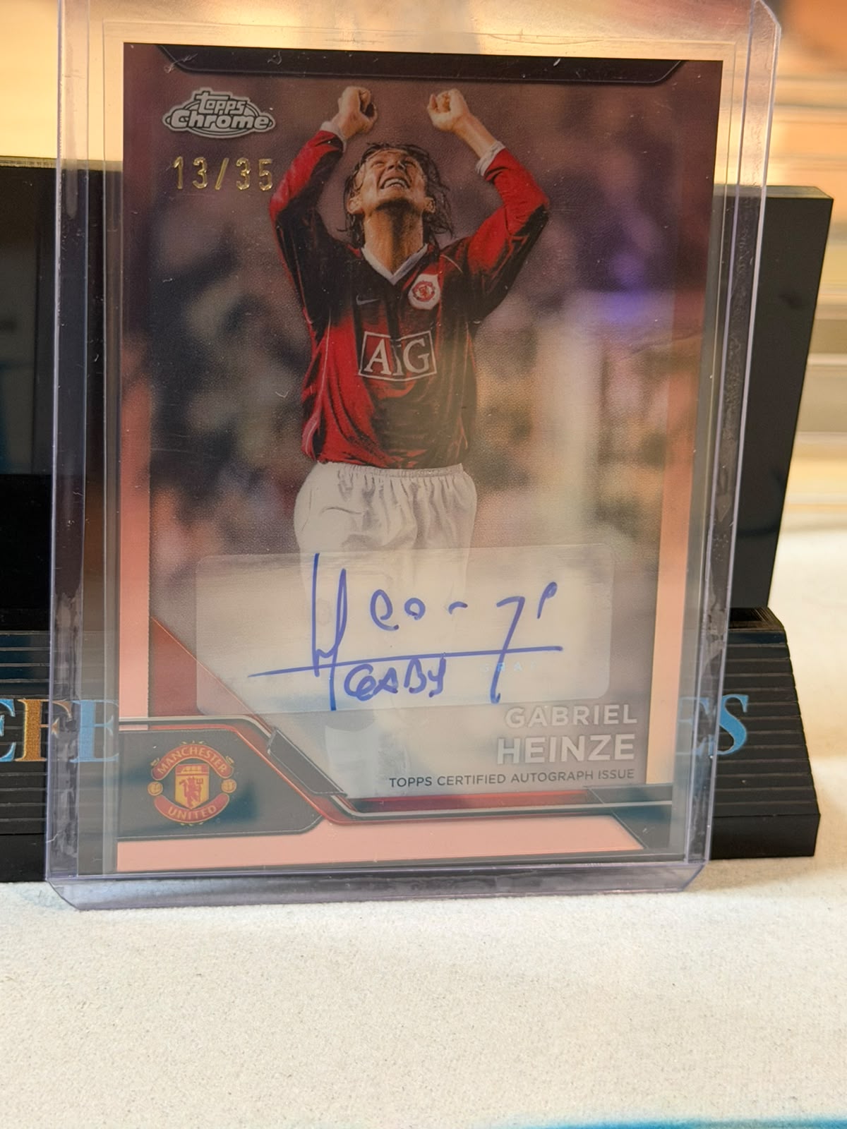 Gabriel Heinze 13/35 – Chrome Autograph Manchester United trading card, front