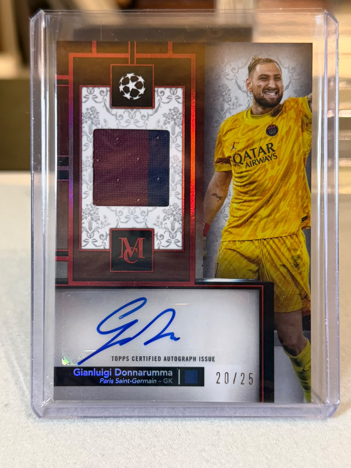 Gianluigi Donnarumma 20/25 Museum Autograph Relic Ruby 2024/25 Topps Museum Collection UEFA – PSG trading card, front