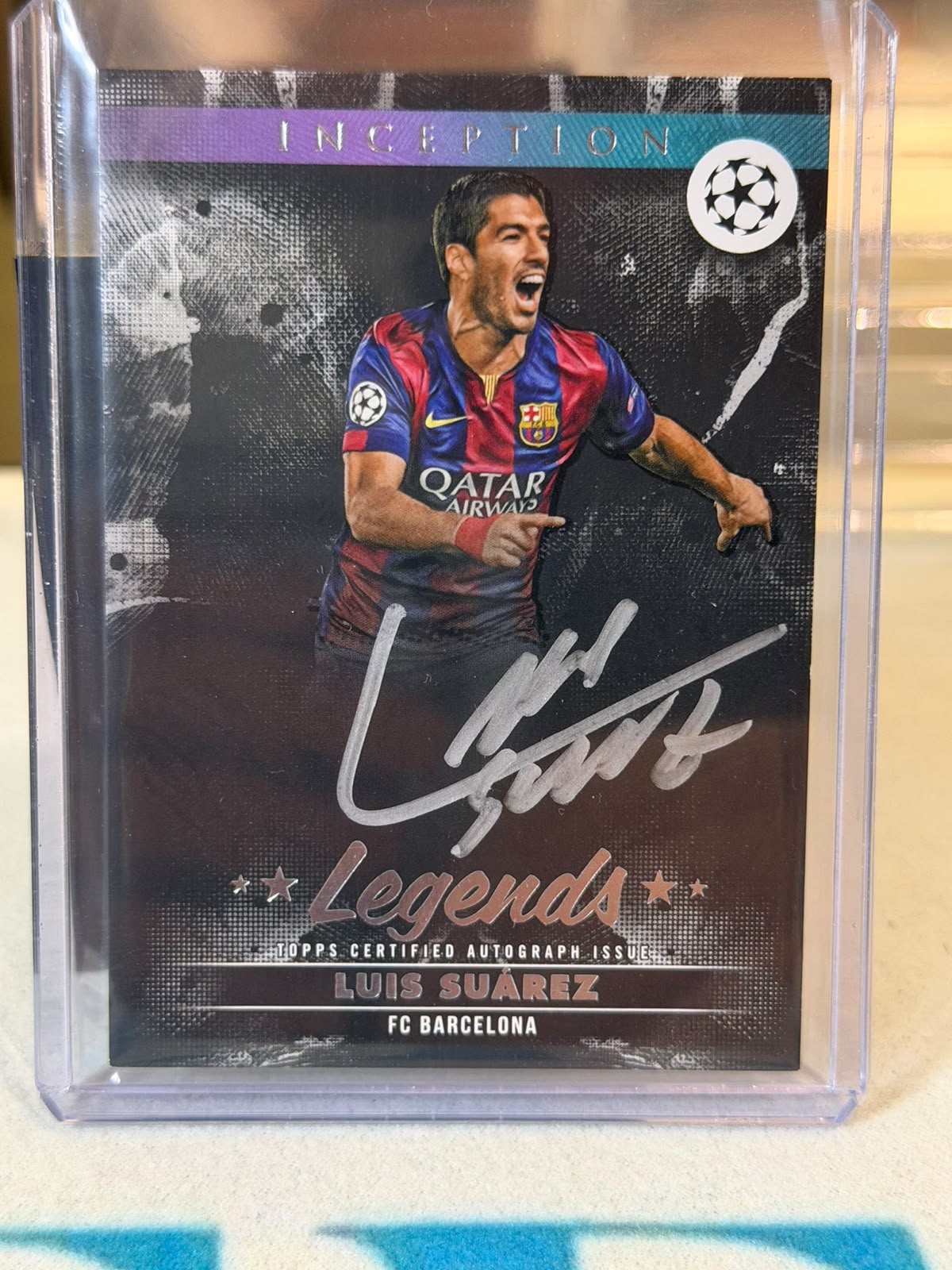Luis Suárez Legends Silver Signings Autograph – Topps Inception UEFA Club Competitions 2024/25 – FC Barcelona trading card, f