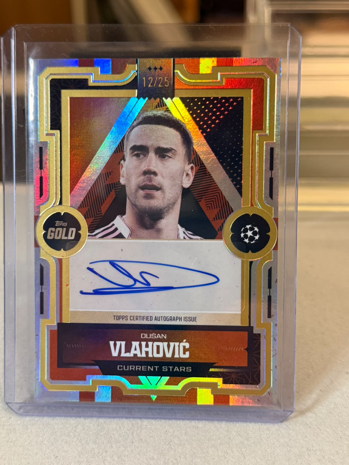 Dušan Vlahović front - 2026 Topps UEFA Club Competitions Gold 12/25