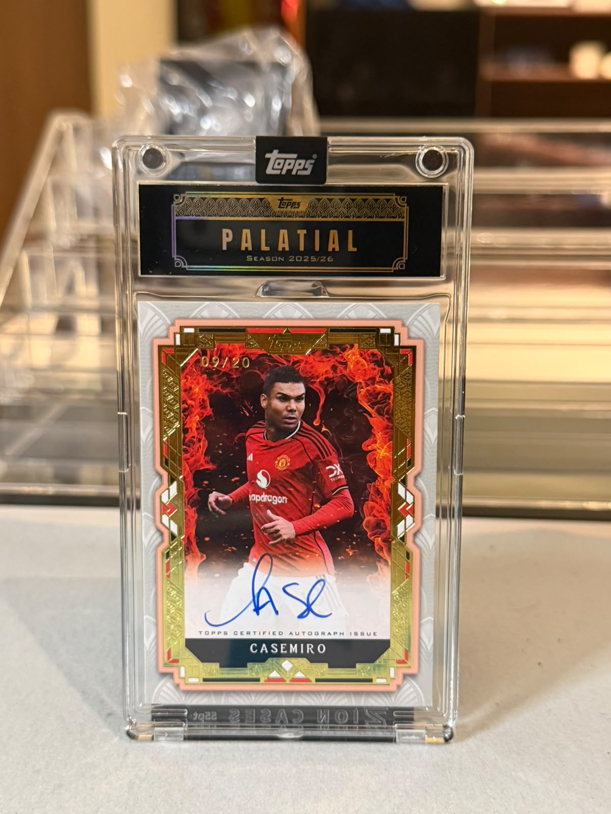 Casemiro Manchester United 2025/26 Topps Palatial Deluxe Devils Autograph card #DD-CA 09/20 front