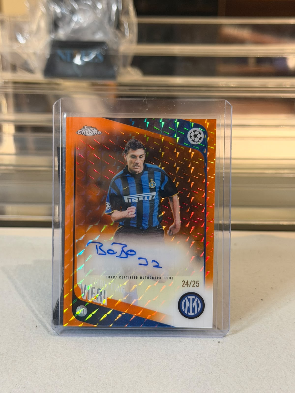 Christian Vieri front - 2025/26 Topps Chrome UEFA Club Competitions Legend Autograph Orange #CLA-CV 24/25