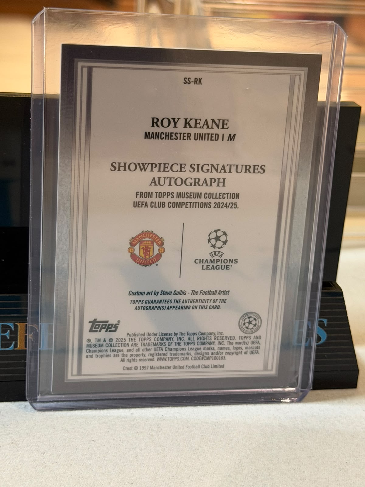 Roy Keane 38/50 – Showpiece Signatures Manchester United trading card, back