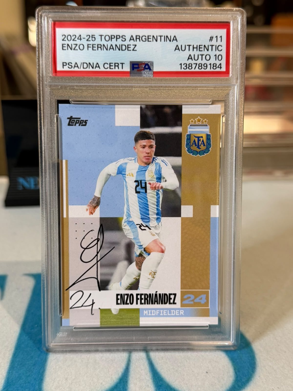 Enzo Fernández #11 – Argentina trading card, front