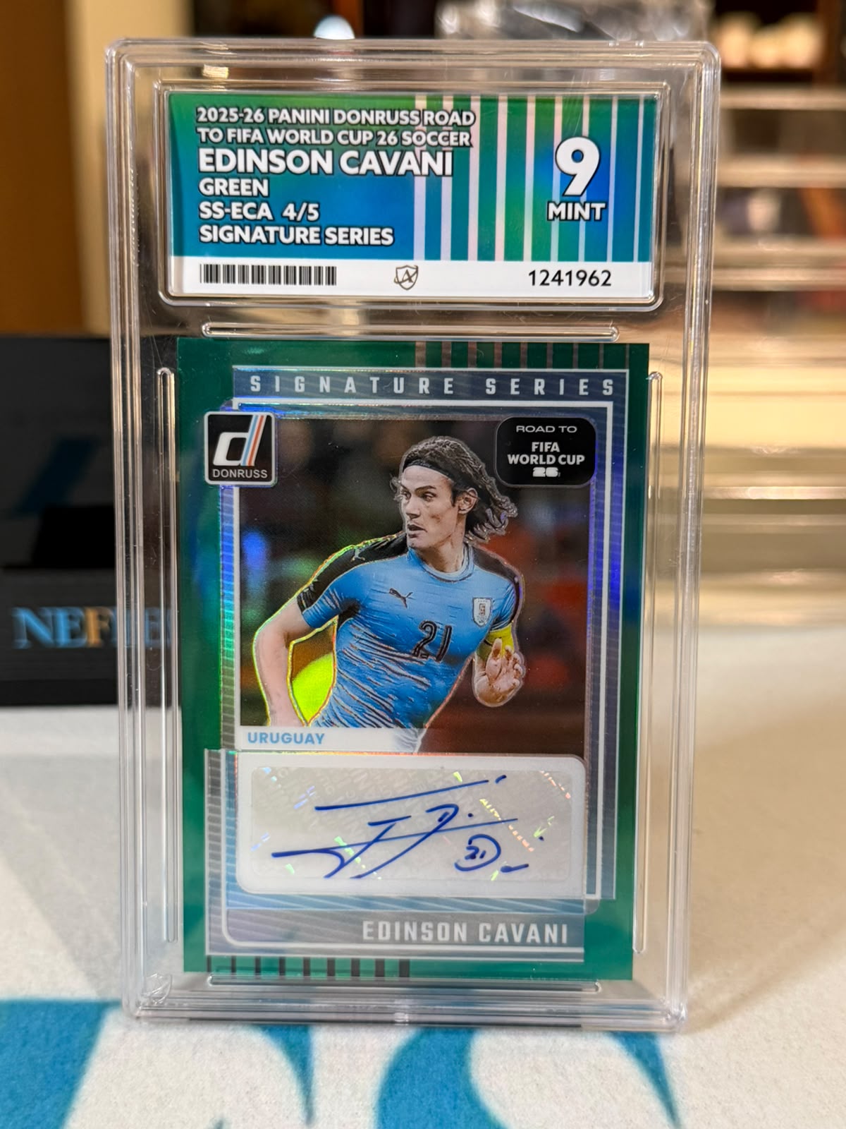 Edinson Cavani SS-ECA 4/5 – Uruguay trading card, front