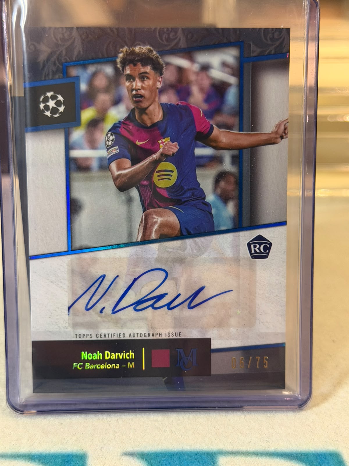 Noah Darvich 06/75 Archival Autograph – Topps Museum Collection UEFA Club Competitions 2024/25 – FC Barcelona trading card, f