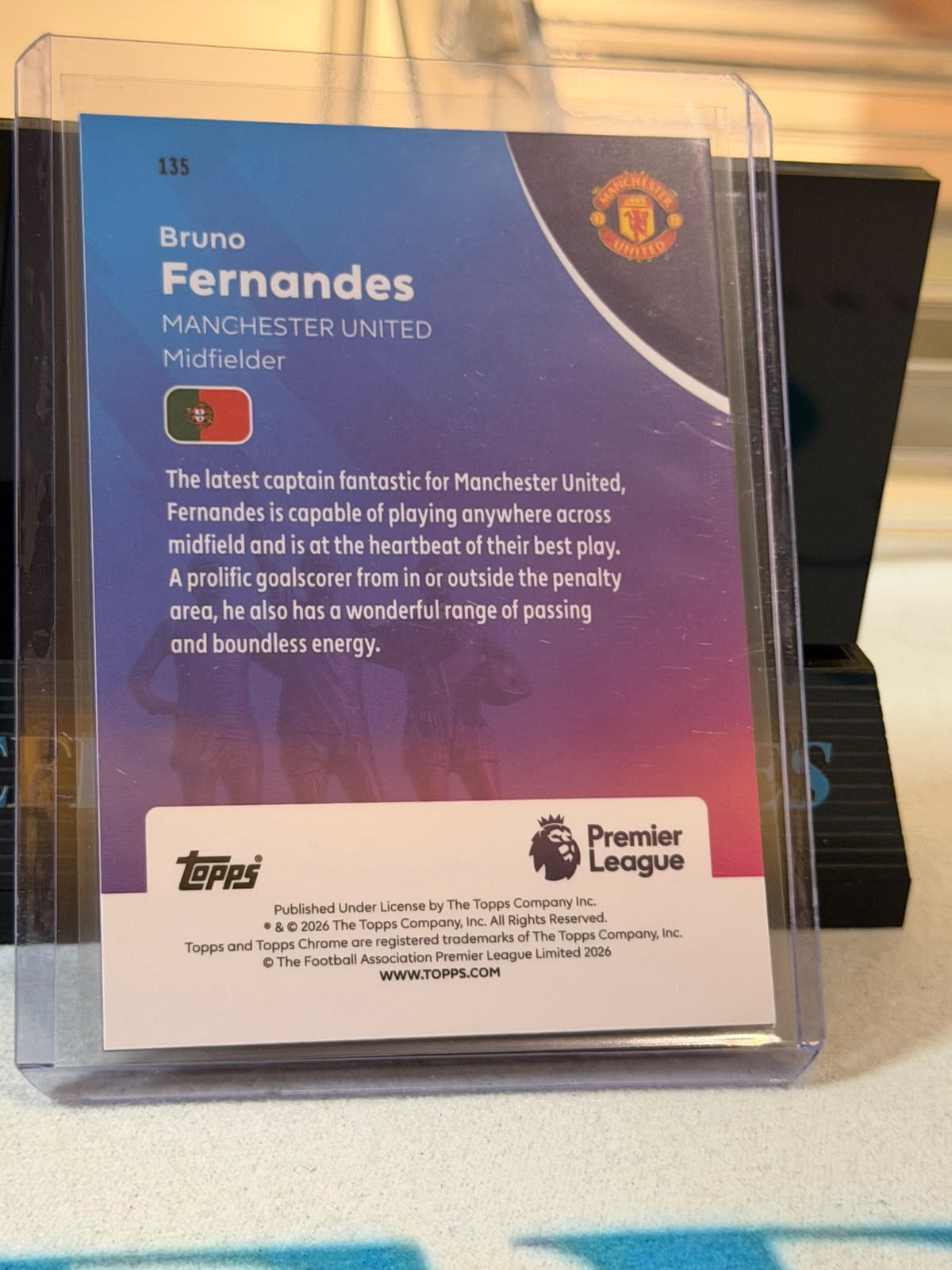 Bruno Fernandes 17/75 #135 – Checkerboard Refractor Manchester United trading card, back