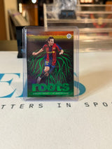 Lionel Messi 43/99 Roots, green foil – 2026 Topps Roots – FC Barcelona trading card, front
