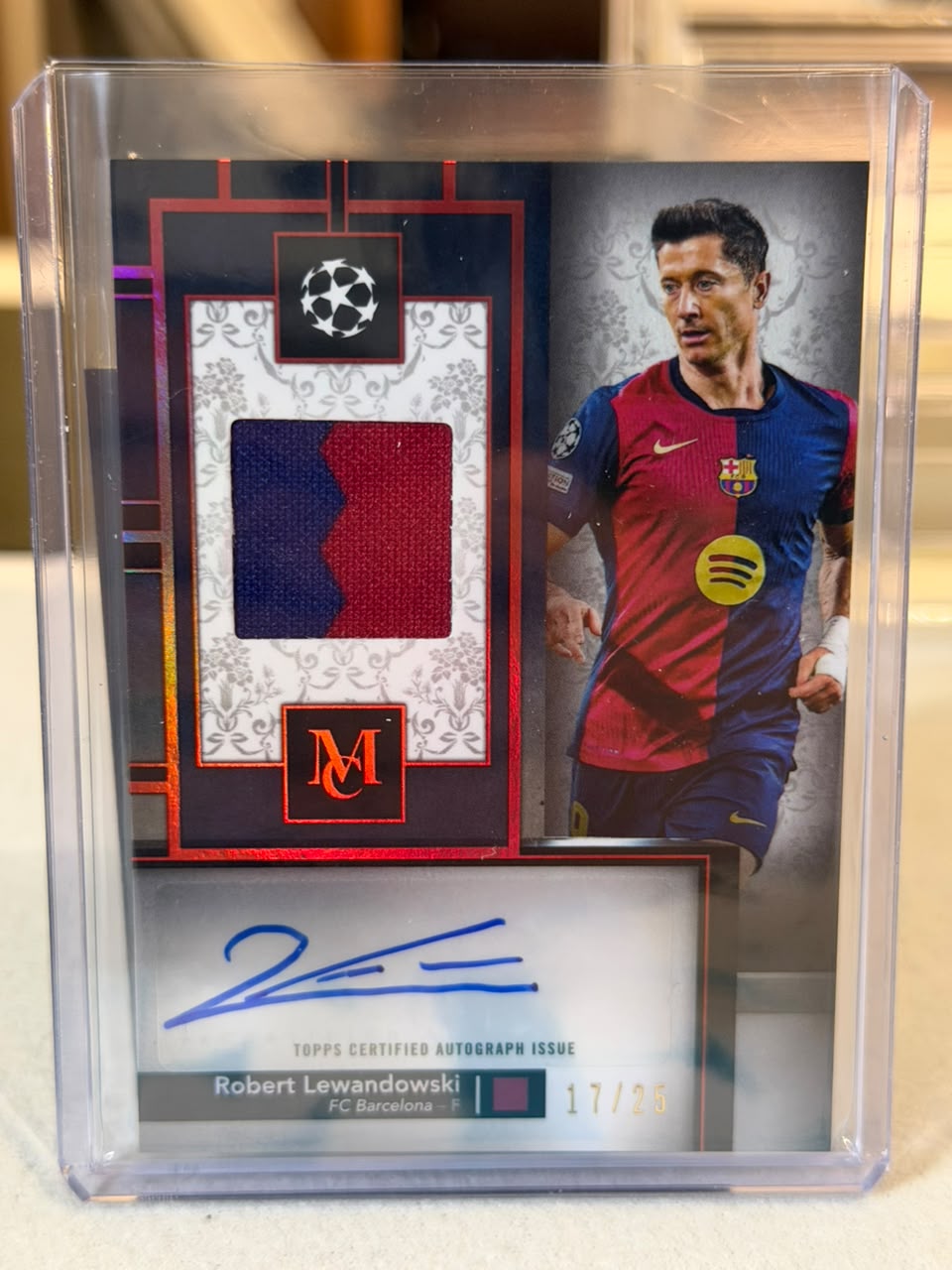 Robert Lewandowski 17/25 Autograph Relic Card, player-worn jersey swatch – Topps Museum Collection UEFA Club Competitions 202