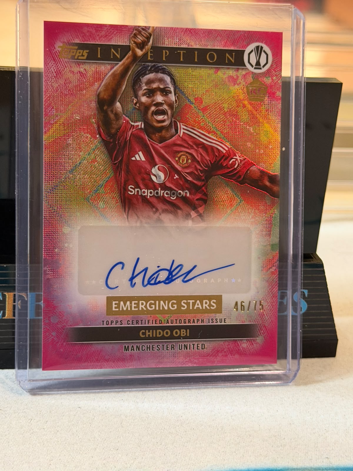 Chido Obi 46/75 – Emerging Stars Autograph (Pink) Manchester United trading card, front