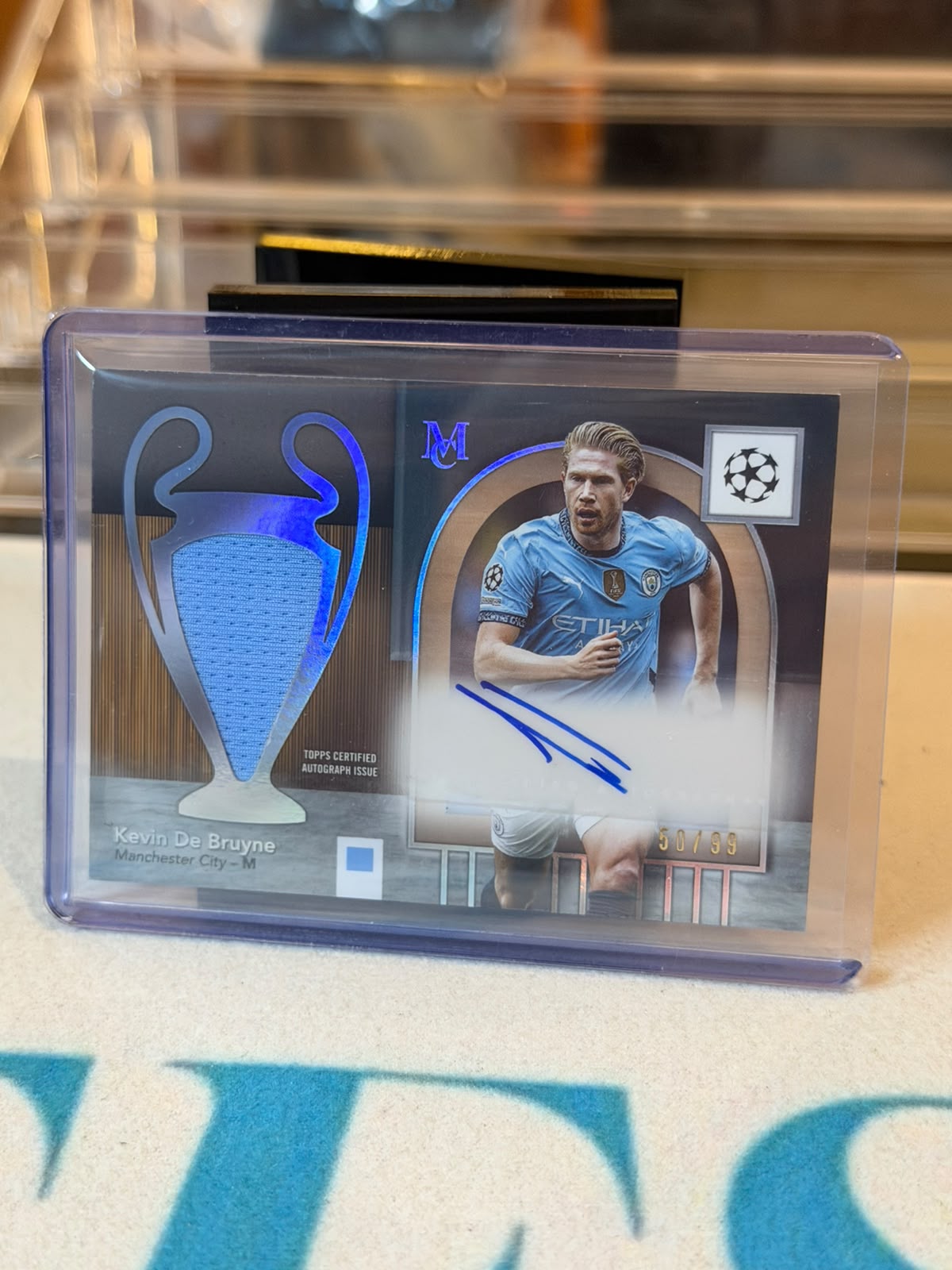 Kevin De Bruyne Manchester City autograph relic card, Topps Museum Collection UEFA Club Competitions 2024/25, Momentous Materials Jumbo Autographs MMJA-KD, on-card autograph and jumbo jersey swatch, serial 50/99, front