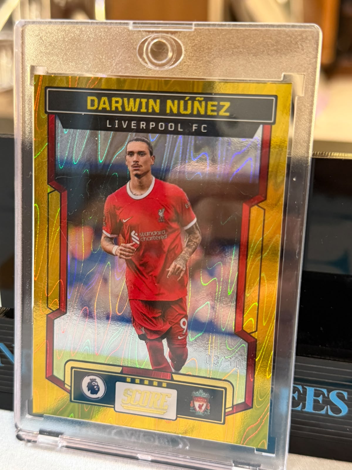 Darwin Núñez 03/10 Card #113, Gold wavy-foil parallel – 2023-24 Panini Score Premier League Soccer, front