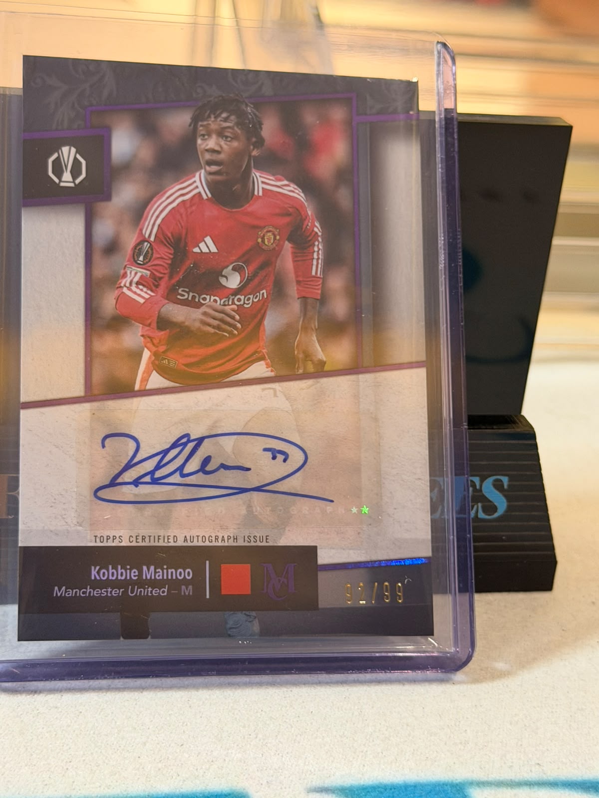 Kobbie Mainoo 92/99 – Archival Autograph (AA-KM2) Manchester United trading card, front