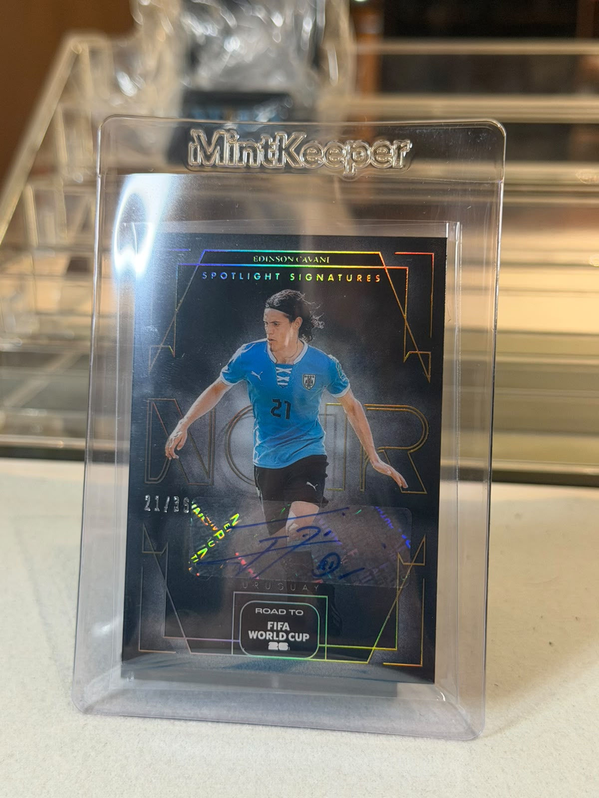 Edinson Cavani Uruguay Panini Noir Spotlight Signatures autograph card image 1