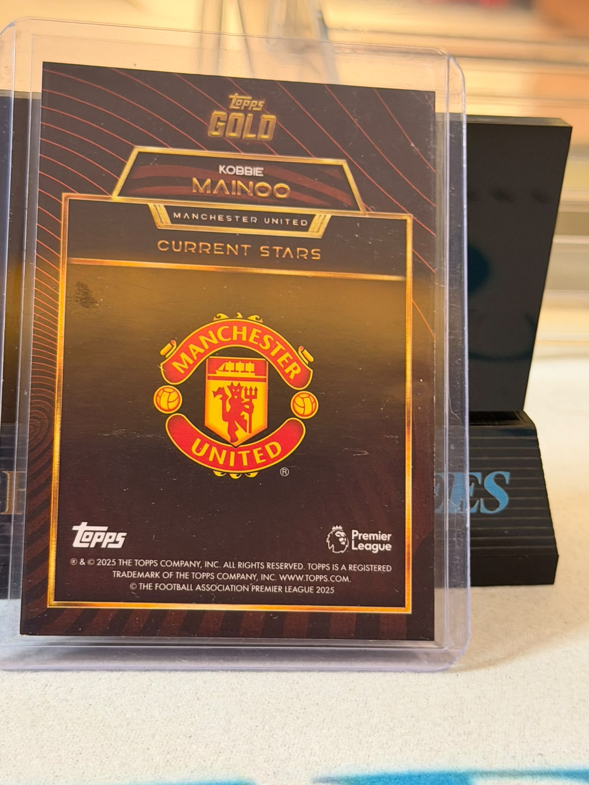 Kobbie Mainoo 17/25 – Current Stars (Orange) Manchester United trading card, back