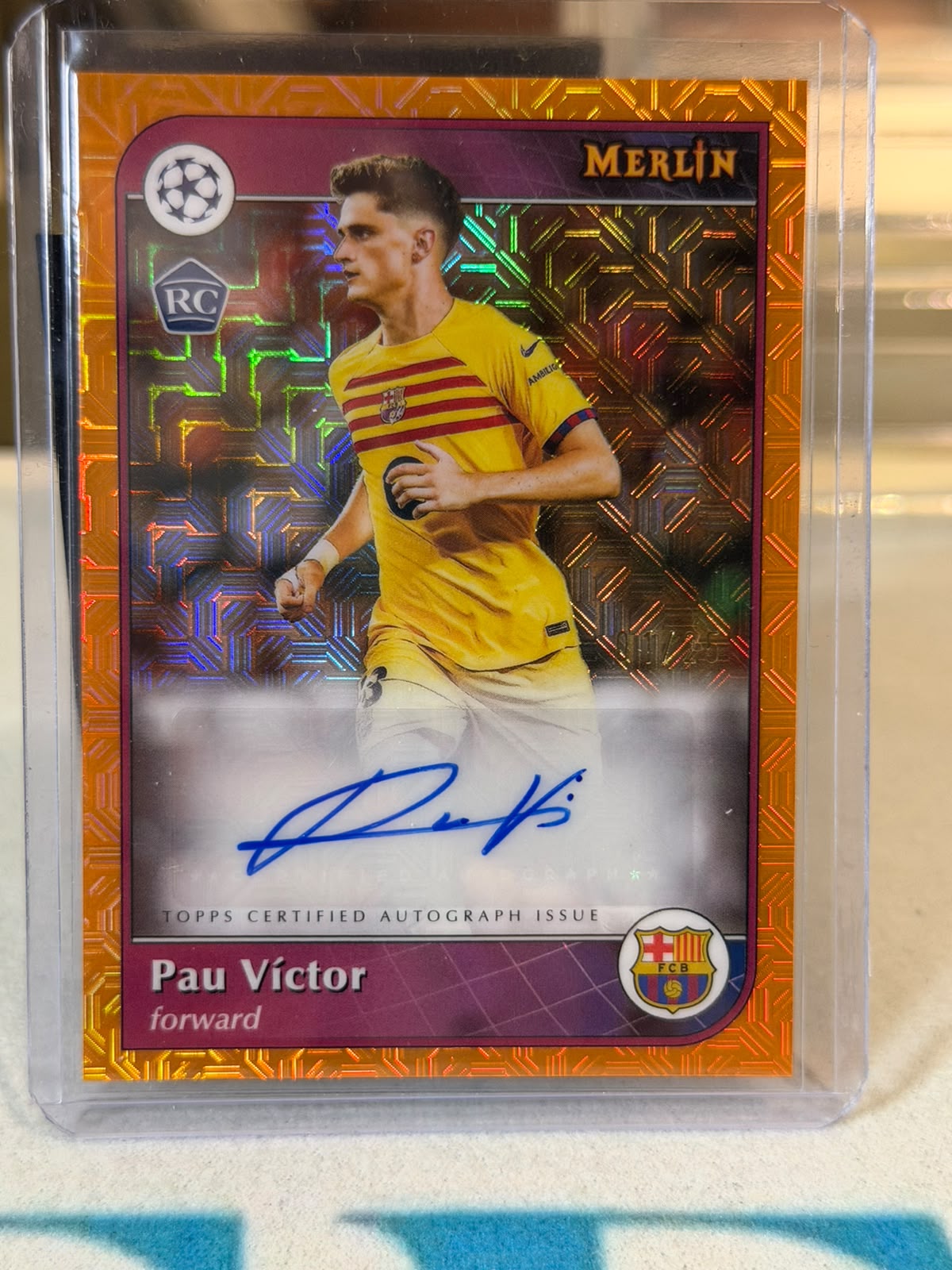 Pau Víctor Merlin Collections Autograph, orange/gold cracked-ice foil parallel – Topps Merlin UEFA Club Competitions 2024/25 