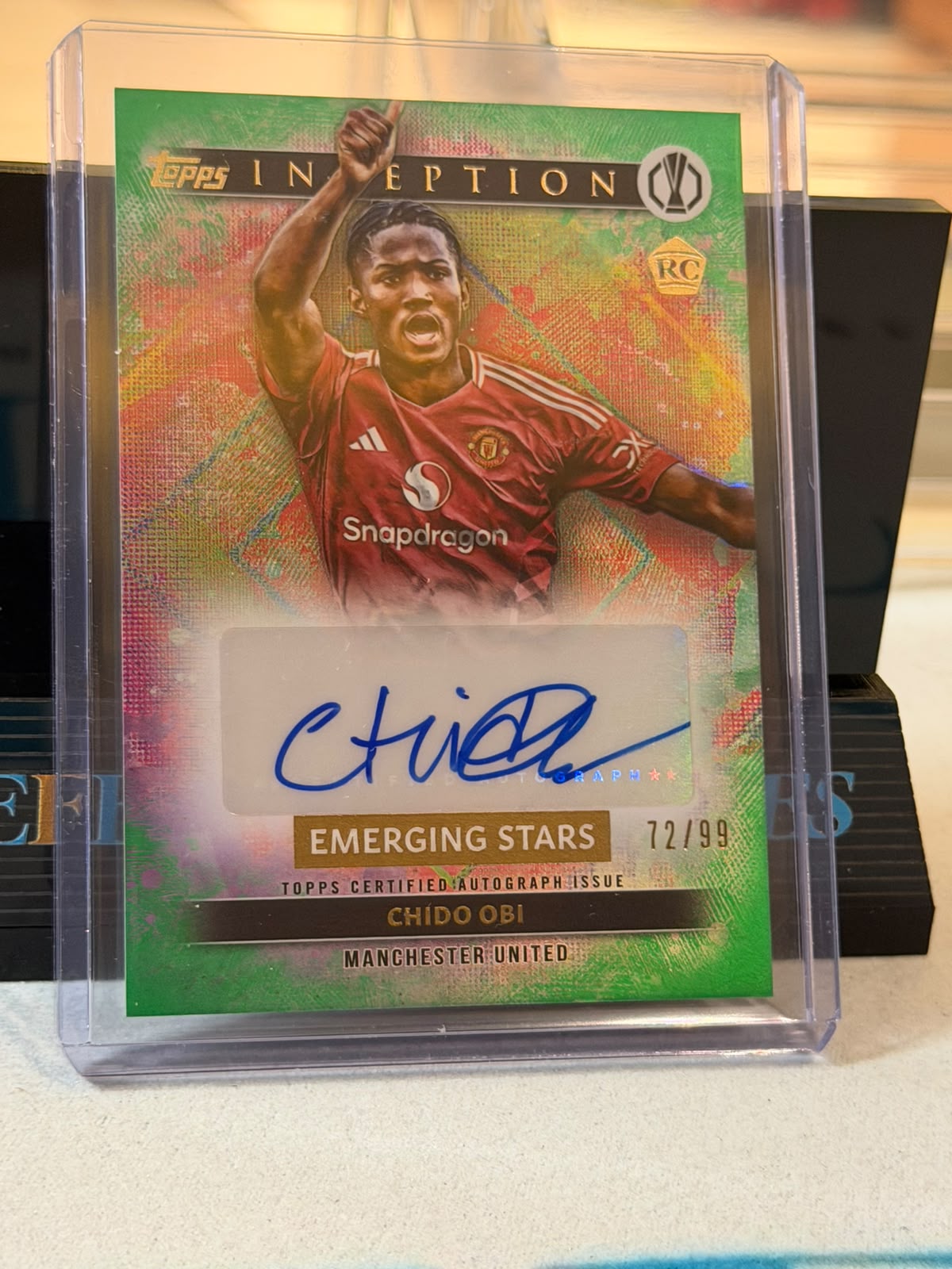 Chido Obi 72/99 – Emerging Stars Autograph (Green) Manchester United trading card, front