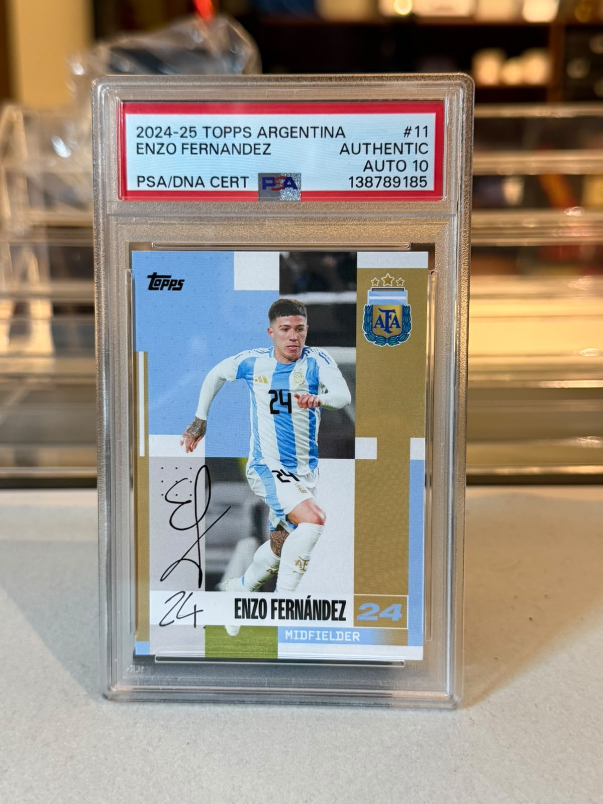 Enzo Fernandez Argentina 2024/25 Topps Argentina card 11 on-card autograph front