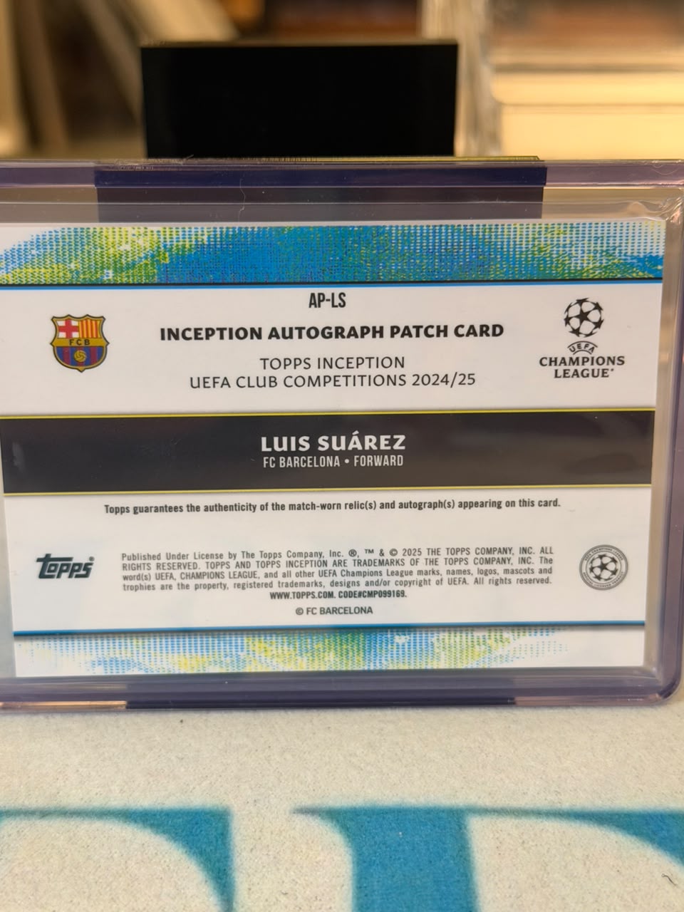 Luis Suárez 21/25 Inception Autograph Patch Card – Topps Inception UEFA Club Competitions 2024/25 – FC Barcelona trading card