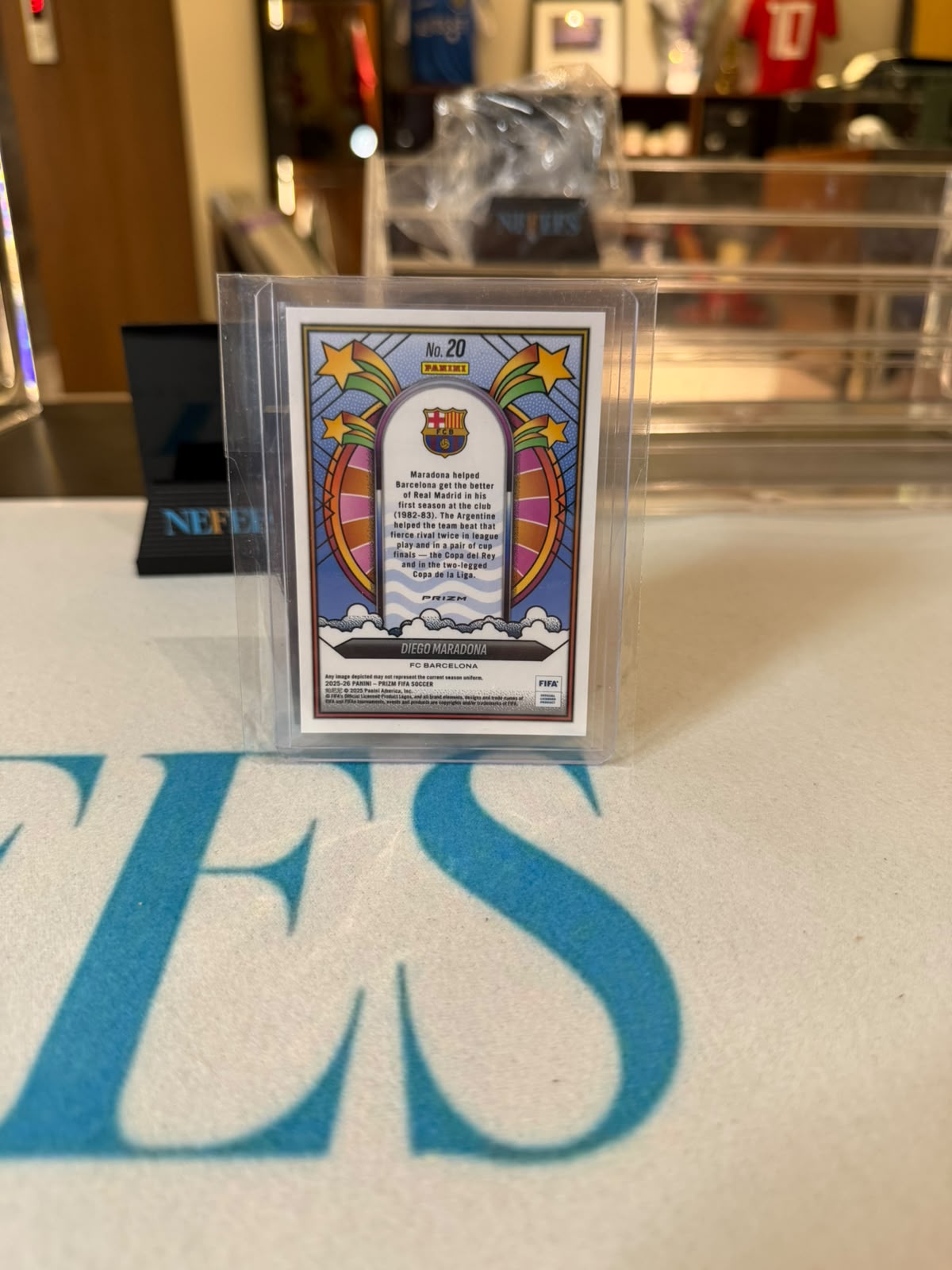 Diego Maradona Groovy insert (silver/refractor Prizm), card #20 – 2025-26 Panini Prizm FIFA Soccer – FC Barcelona trading car