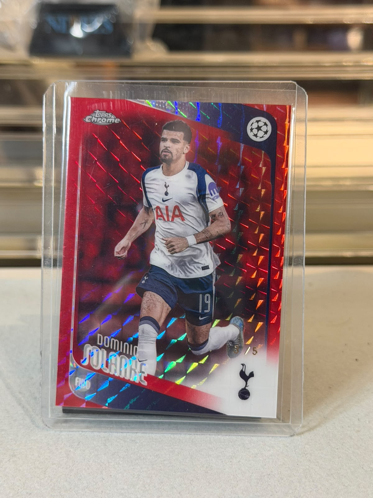 Dominic Solanke Tottenham 2025-26 Topps Chrome UEFA Champions League Red Wave Parallel 3/5 card front