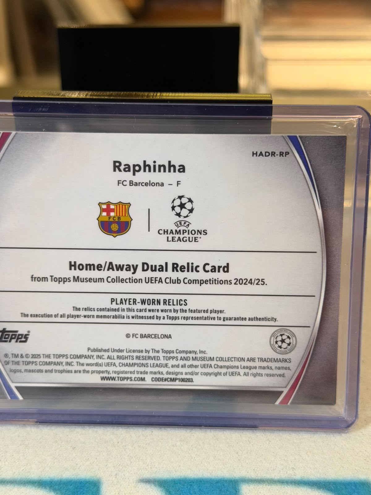 Raphinha 40/50 Home/Away Dual Relic – Topps Museum Collection UEFA Club Competitions 2024/25 – FC Barcelona trading card, bac