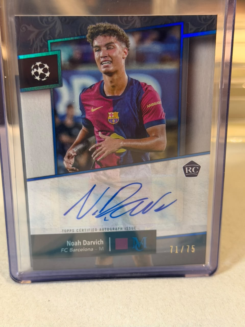 Noah Darvich 71/75 Archival Autograph – Topps Museum Collection UEFA Club Competitions 2024/25 – FC Barcelona trading card, f